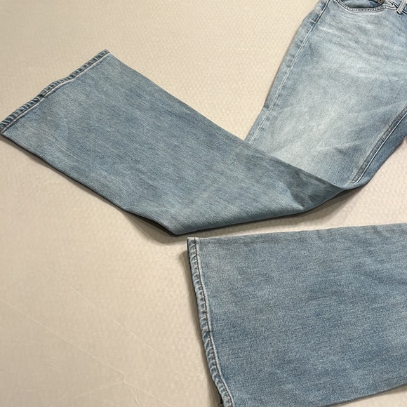 aritzia denim forum T he Marianne Mid Rise Loose Flare 32l size 28 and size 30 - Picture 5 of 8